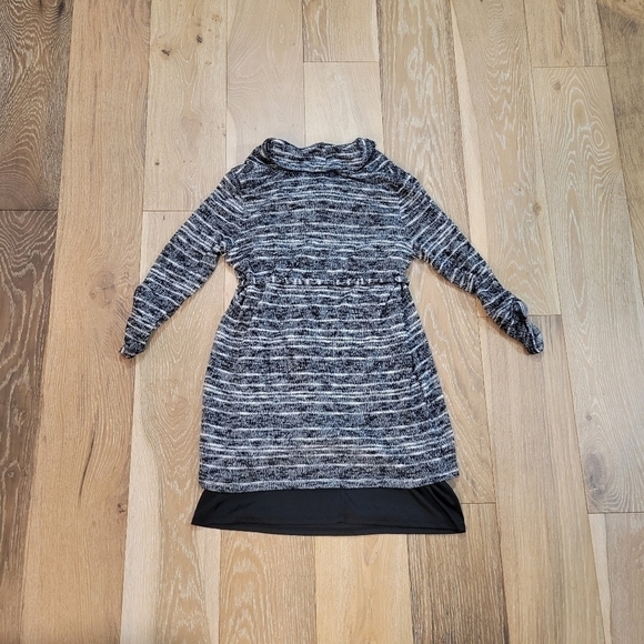 Motherhood Maternity black/white marled cowl neck Tunic size Medium - Picture 3 of 6